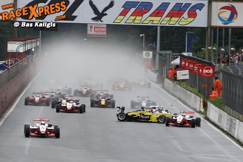 Hulkenberg krijgt een tikje